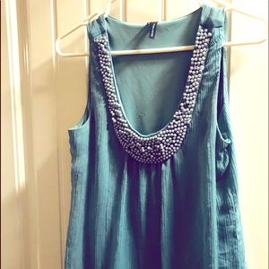 Business casual sleeveless blouse